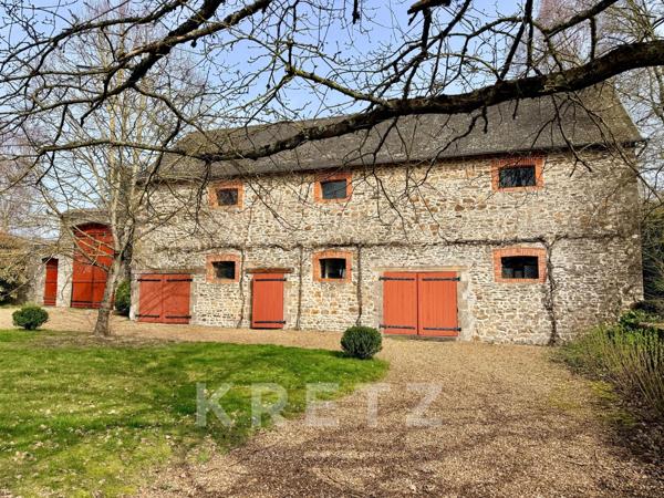 Manoir restauré du XVIe IMH 12ha rivière, bois et dépendances