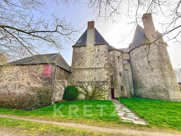 Manoir restauré du XVIe IMH 12ha rivière, bois et dépendances