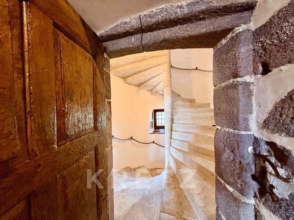 Manoir restauré du XVIe IMH 12ha rivière, bois et dépendances