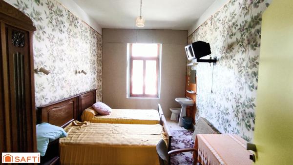 Hôtel de charme sur 5 niveaux avec ascenseur à réhabiliter, à 2 pas du centre balnéo-romain Calodaé