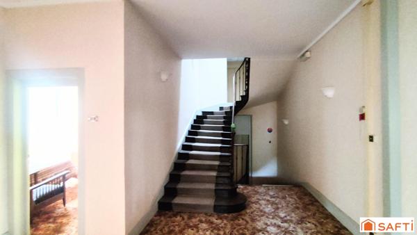 Hôtel de charme sur 5 niveaux avec ascenseur à réhabiliter, à 2 pas du centre balnéo-romain Calodaé