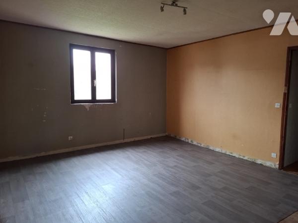 A vendre maison sur 2 étages construite en  parpaings