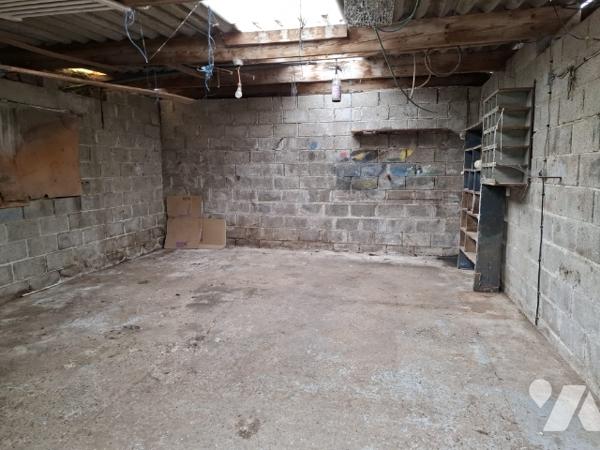 A vendre maison sur 2 étages construite en  parpaings