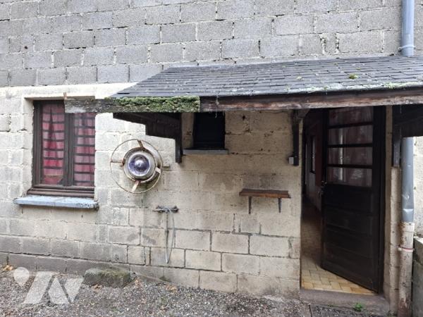 A vendre maison sur 2 étages construite en  parpaings