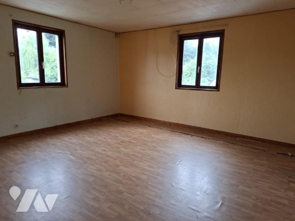 A vendre maison sur 2 étages construite en  parpaings