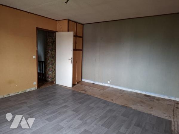 A vendre maison sur 2 étages construite en  parpaings