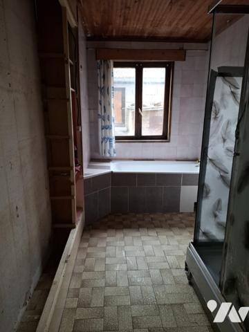 A vendre maison sur 2 étages construite en  parpaings