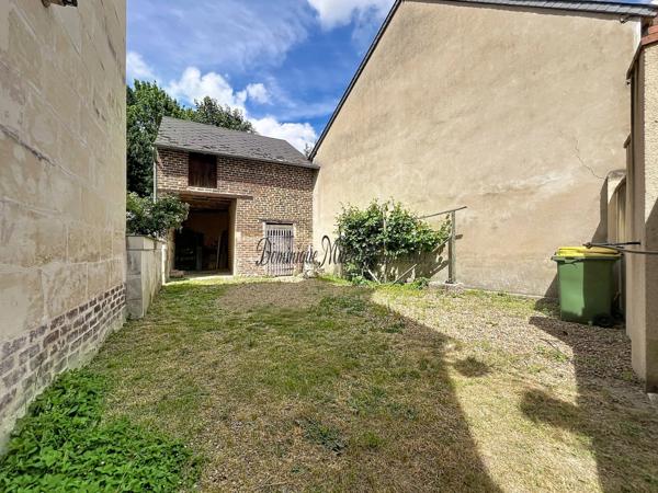 NOUVEAU PRIX – LA CHARTRE-SUR-LE-LOIR – 5 CHAMBRES, JARDIN & STATIONNEMENT – 164 900 € FAI