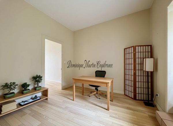 NOUVEAU PRIX – LA CHARTRE-SUR-LE-LOIR – 5 CHAMBRES, JARDIN & STATIONNEMENT – 164 900 € FAI