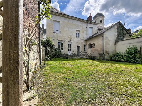 NOUVEAU PRIX – LA CHARTRE-SUR-LE-LOIR – 5 CHAMBRES, JARDIN & STATIONNEMENT – 164 900 € FAI