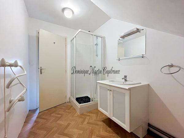 NOUVEAU PRIX – LA CHARTRE-SUR-LE-LOIR – 5 CHAMBRES, JARDIN & STATIONNEMENT – 164 900 € FAI