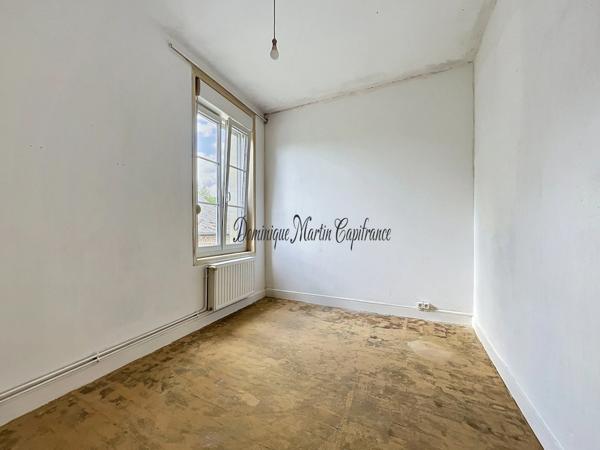 NOUVEAU PRIX – LA CHARTRE-SUR-LE-LOIR – 5 CHAMBRES, JARDIN & STATIONNEMENT – 164 900 € FAI