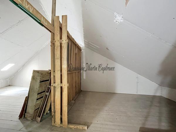NOUVEAU PRIX – LA CHARTRE-SUR-LE-LOIR – 5 CHAMBRES, JARDIN & STATIONNEMENT – 164 900 € FAI