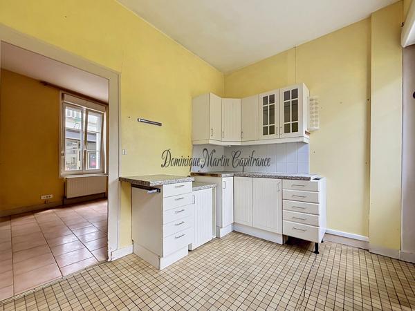NOUVEAU PRIX – LA CHARTRE-SUR-LE-LOIR – 5 CHAMBRES, JARDIN & STATIONNEMENT – 164 900 € FAI