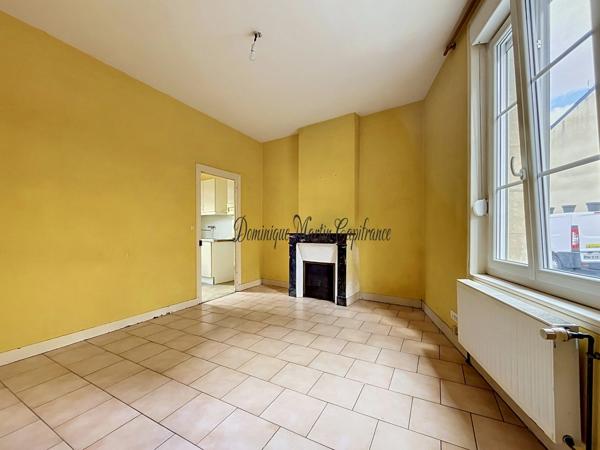 NOUVEAU PRIX – LA CHARTRE-SUR-LE-LOIR – 5 CHAMBRES, JARDIN & STATIONNEMENT – 164 900 € FAI