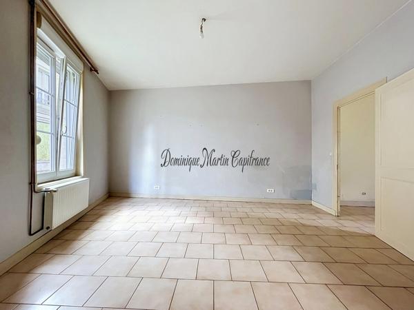 NOUVEAU PRIX – LA CHARTRE-SUR-LE-LOIR – 5 CHAMBRES, JARDIN & STATIONNEMENT – 164 900 € FAI