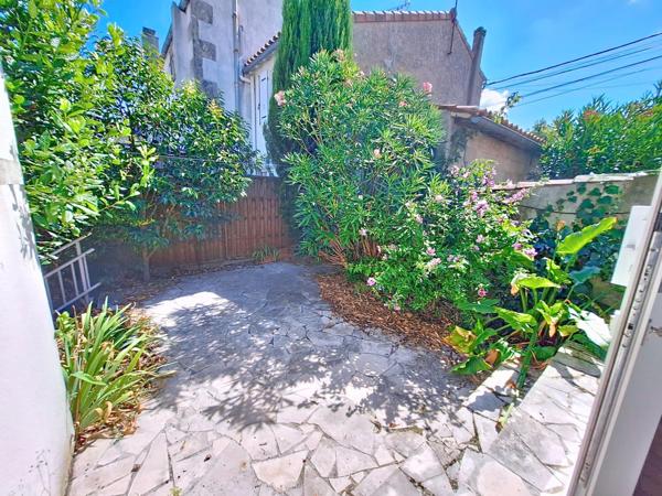 Charmante maison de ville, garage et jardin