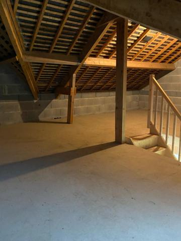 Pleurtuit (35730) Pleurtuit. Propriété de 323 m2 terrain arboré de 8 480 m2 dont 1 500 m2 constructibles