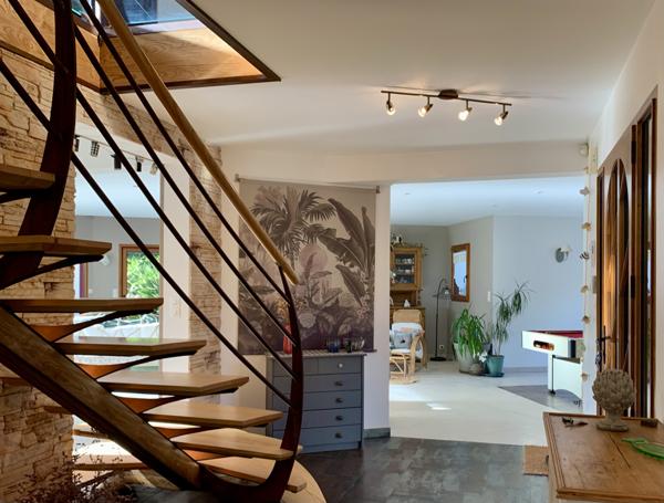 Pleurtuit (35730) Pleurtuit. Propriété de 323 m2 terrain arboré de 8 480 m2 dont 1 500 m2 constructibles