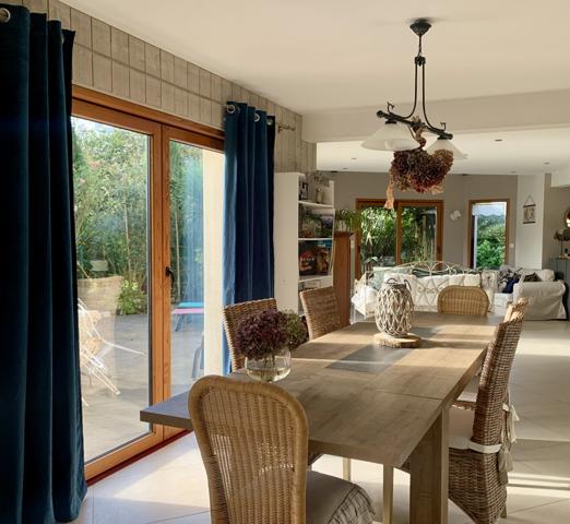 Pleurtuit (35730) Pleurtuit. Propriété de 323 m2 terrain arboré de 8 480 m2 dont 1 500 m2 constructibles