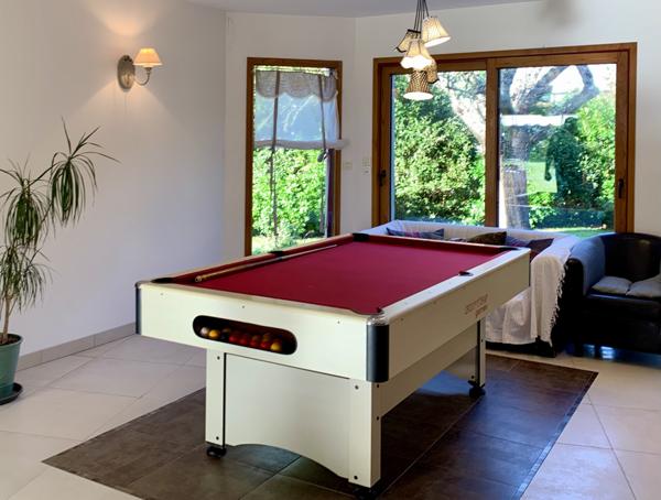 Pleurtuit (35730) Pleurtuit. Propriété de 323 m2 terrain arboré de 8 480 m2 dont 1 500 m2 constructibles