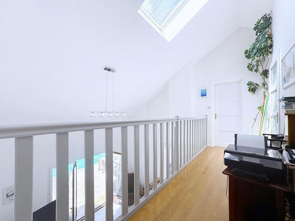 Rare, villa avec vue sur les massifs, piscine et garage - quartier calme et résidentiel de Voiron