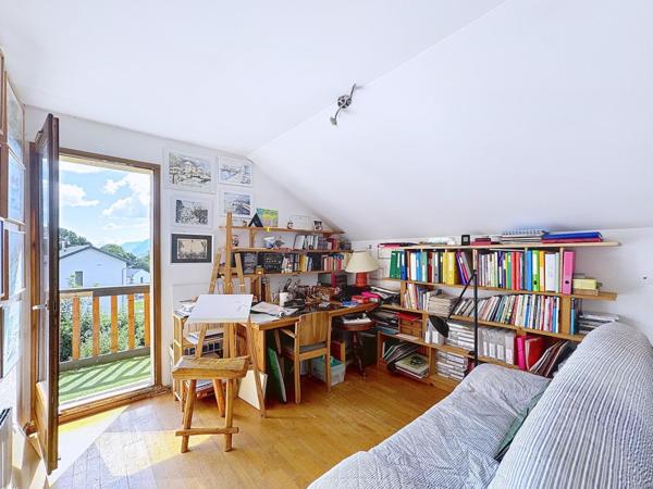 Rare, villa avec vue sur les massifs, piscine et garage - quartier calme et résidentiel de Voiron