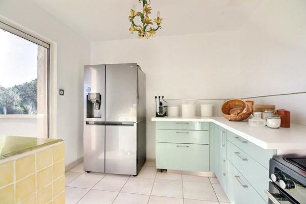 A pied des plages et magnifique vue dégagée ! Maison deux appartements LE PRADET !