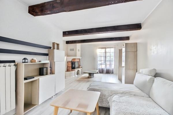 A pied des plages et magnifique vue dégagée ! Maison deux appartements LE PRADET !