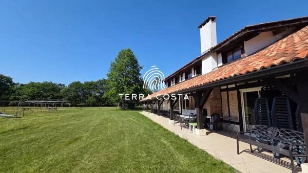 Domaine d'exception en lisière de forêt — 12 ha, gîtes, piscine