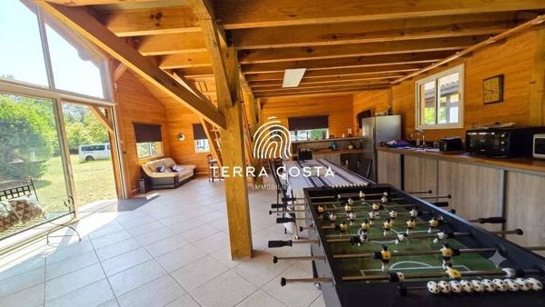 Domaine d'exception en lisière de forêt — 12 ha, gîtes, piscine