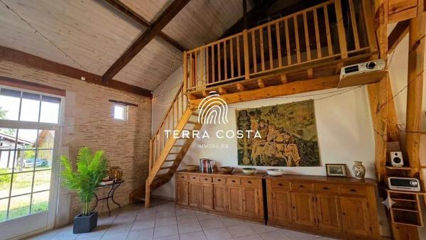 Domaine d'exception en lisière de forêt — 12 ha, gîtes, piscine