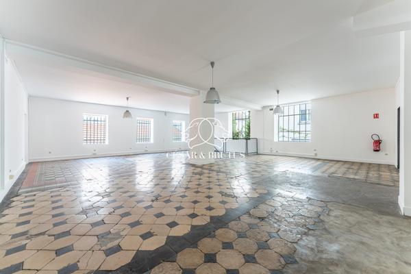 Lyon 7(La Madeleine) : Loft atypique de 244 m²