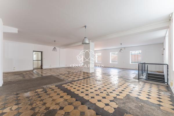 Lyon 7(La Madeleine) : Loft atypique de 244 m²