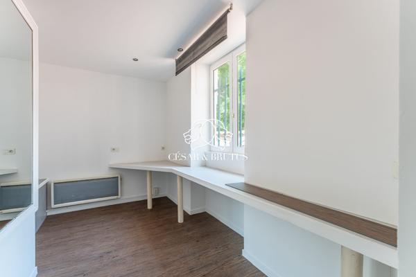 Lyon 7(La Madeleine) : Loft atypique de 244 m²