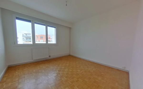 APPARTEMENT T3 A LOUER - LYON 8EME ARRONDISSEMENT Mairie 75.72 m 2 1 090 € charges comprises par mois