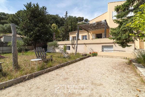 Villa familiale rénovée avec vue mer, terrasse plein sud et dépendance