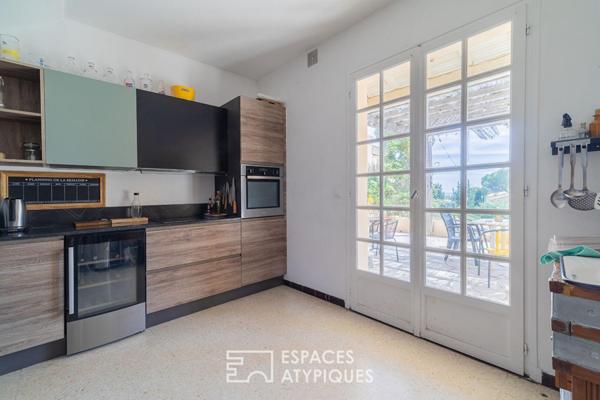 Villa familiale rénovée avec vue mer, terrasse plein sud et dépendance