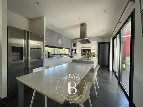 Toulouges, Villa 5 Chambres -  184 m² à vendre