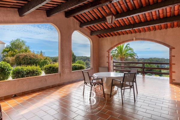 Sanary-sur-Mer, Villa 4 Chambres -  200 m² à vendre