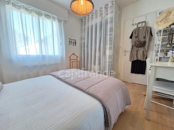 Appartement à vendre 2 pièces ROYAN (17) - LE PARC - Balcon - Cave - Parking