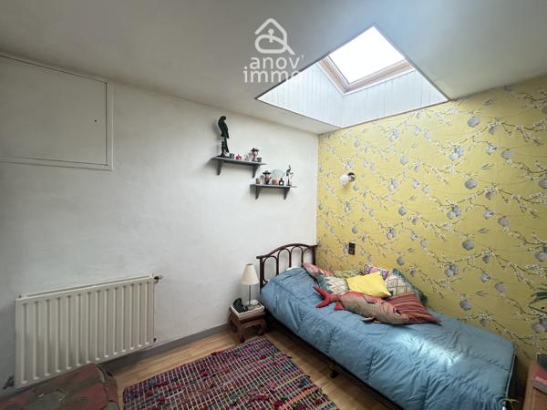 Maison
                                                                                                                                                                                                                                                                                                                        8 pièce(s)                                                                                                                                                                                                          6 chambre(s)                                                                                                                                                                                                          194  m²