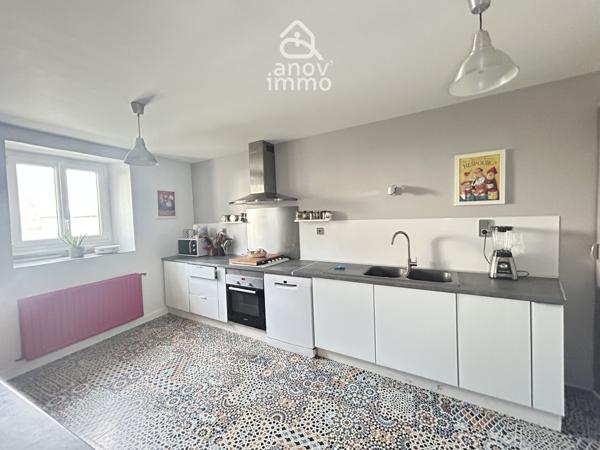 Maison
                                                                                                                                                                                                                                                                                                                        8 pièce(s)                                                                                                                                                                                                          6 chambre(s)                                                                                                                                                                                                          194  m²