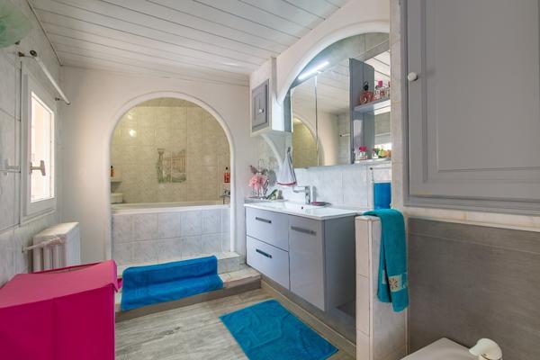 Viager occupé 100 % bouquet · Maison de ville rénovée avec cour privative · La Seyne proche Port