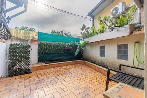 Viager occupé 100 % bouquet · Maison de ville rénovée avec cour privative · La Seyne proche Port