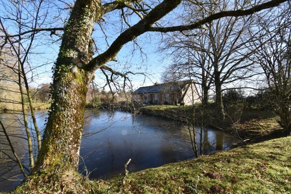 À Vendre : Maison de campagne avec étang et terrain de plus de 8000m² – Saint-Agnan-de-Versillat