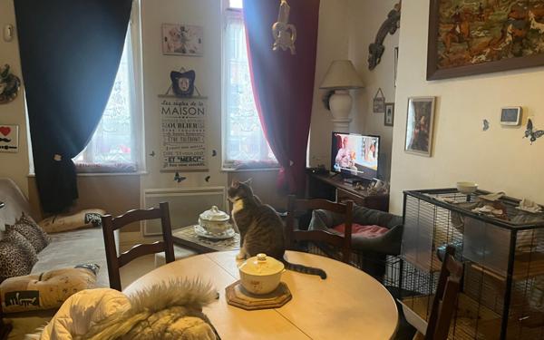 Immeuble à vendre    7 pièces •  La Fère