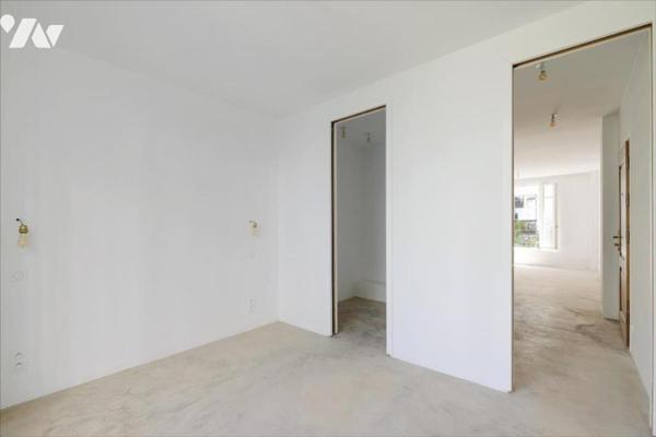 PARIS XVIIIème Village Ramey - F3 Traversant - Notaire Exclusivité