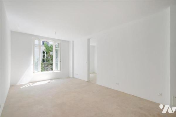 PARIS XVIIIème Village Ramey - F3 Traversant - Notaire Exclusivité