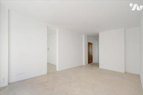 PARIS XVIIIème Village Ramey - F3 Traversant - Notaire Exclusivité